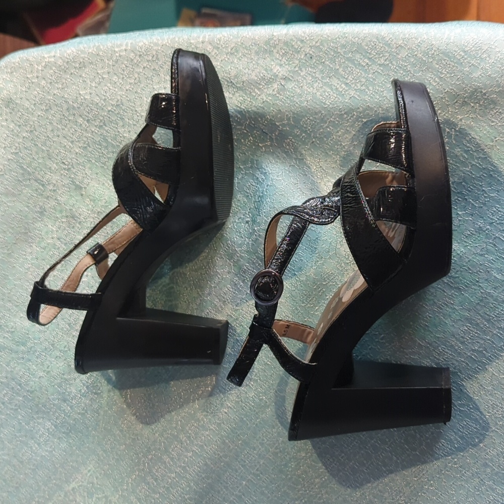 VGUC Vintage Mudd 2000s "Strum" Patent Strappy Heels sz 6.5 - Peak Y2K! - Picture 2 of 7